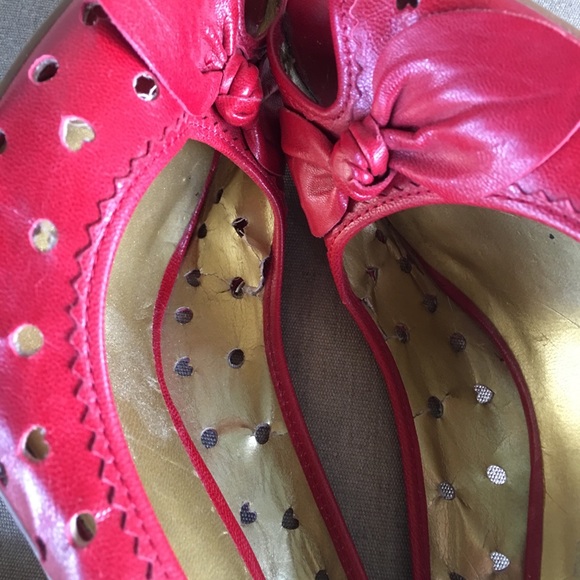 Guess sexy red cut out heart peep toe pumps - Picture 6 of 6